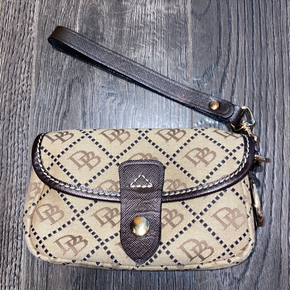 Dooney & Bourke classic wristlet